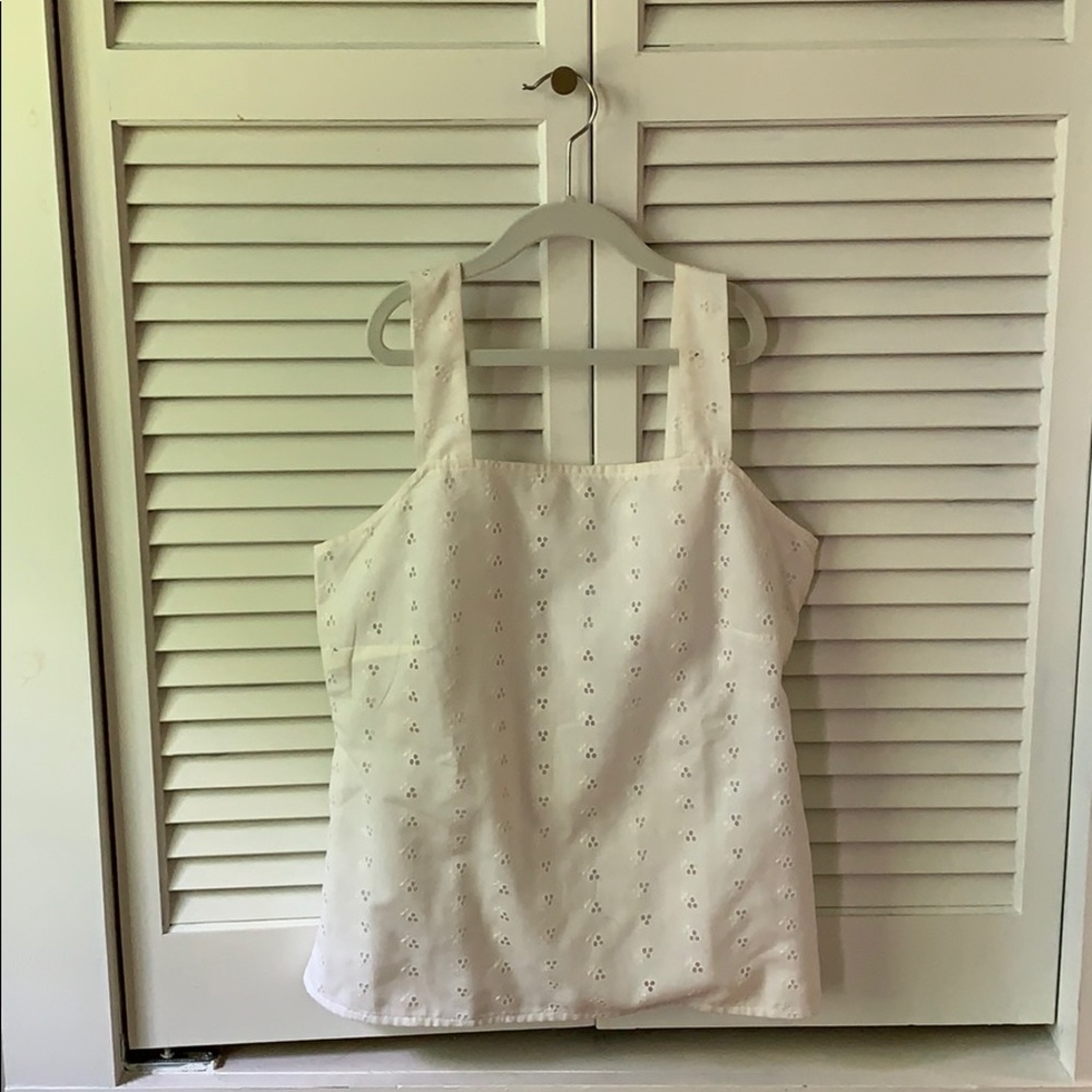 Flows White Tank